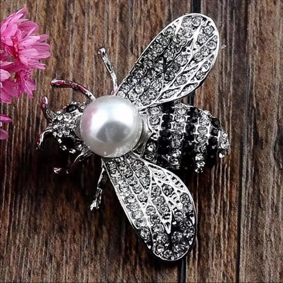 New BEE brooch Gorgeous White Rhinestone Pin 🐝 - Picture 8 of 10